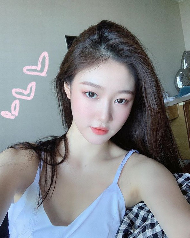 Lin Zhen từng chia sẻ bản thân cô là người luôn mong muốn sáng tạo và thay đổi nên thường xuyên làm mới hình ảnh của mình.