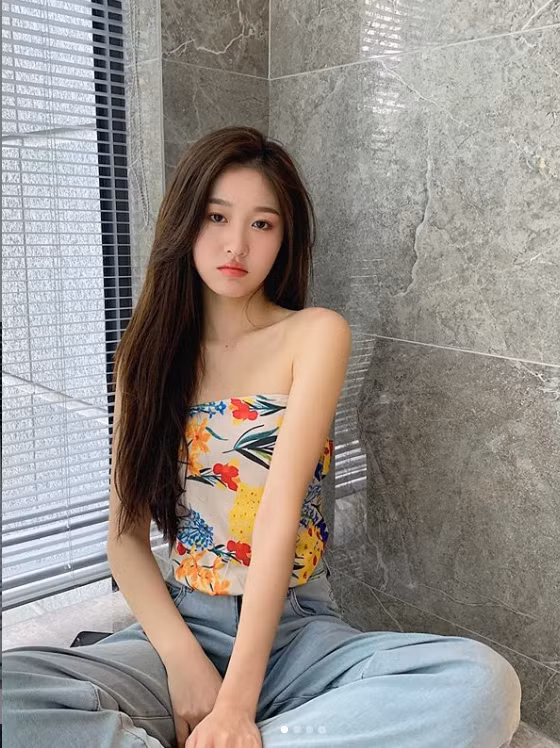 Lin Zhen được nhiều người biết đến với vai trò người mẫu chuyên nghiệp đến từ Thành Đô (Tứ Xuyên, Trung Quốc).