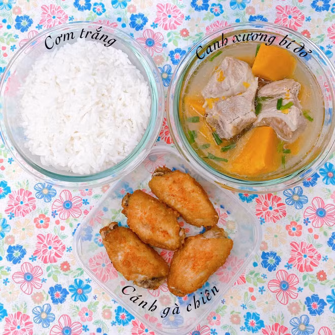 Mỗi lần chị Huyền chia sẻ những hộp cơm trưa chuẩn bị cho chồng mang đi làm, dân tình lại được dịp xuýt xoa vì quá sức ngon lành, bắt mắt.