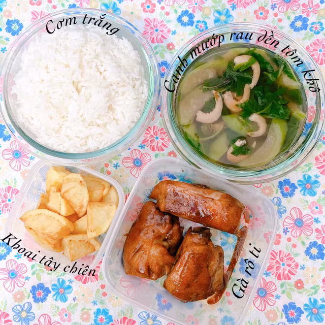 Chị dành khoảng 1 tiếng để chuẩn bị đồ ăn cho chồng con một cách tươm tất nhất.