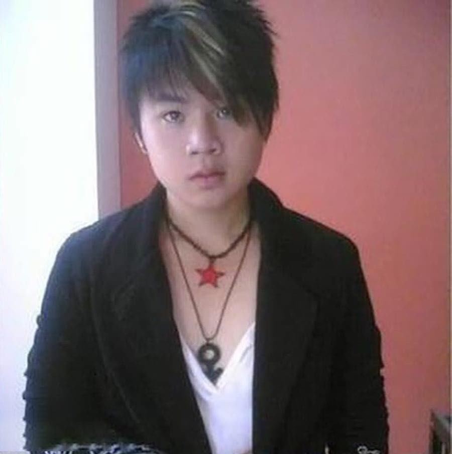 Khác hoàn toàn với diện mạo đào hoa, đậm chất badboy hiện tại, Binz thuở trước sở hữu gương mặt khá bầu bĩnh và đôi má mũm mĩm.