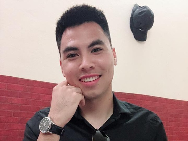 Ngay sau khi đăng tải, những bức ảnh này đã thu hút hàng ngàn lượt bình luận và chia sẻ của cộng đồng mạng. Hàng loạt các cầu thủ như Phan Văn Đức, Huy Hùng, Đặng Văn Tới,… hay MC Quang Minh, Á hậu Huyền My cũng hơi 'sốc' trước hình ảnh ngày nhỏ của 'hoàng tử', không quên để lại những bình luận trêu đùa. Cùng với đó, dân mạng cũng tỏ ra thích thú và không ngừng comment 'cà khịa' nam cầu thủ.