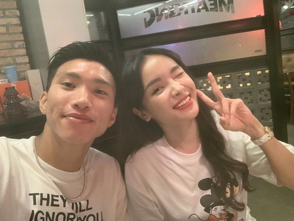 Cặp đôi này có những khoảnh khắc thân thiết bên nhau khiến dân tình hoài nghi.