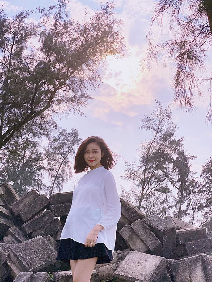 Võ Nhật Linh thu hút mọi ánh nhìn với vẻ đẹp đằm thắm.