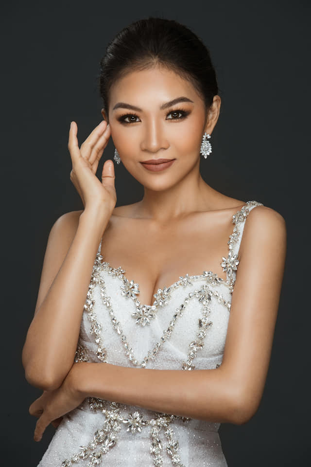 Năm 2019, dưới sự động viên của chị gái - Á hậu Hoàng Thùy, Hoàng Linh đã đăng kí tham gia cuộc thi Miss Universe Vietnam 2019. Cô nàng chiếm được thiện cảm và sự cổ vũ của khán giả nhờ nhan sắc ưa nhìn và sự thông minh, lanh lợi. Tuy nhiên, do yêu cầu về chiều cao chưa đủ nên cô không thể tiến sâu vào những vòng trong.