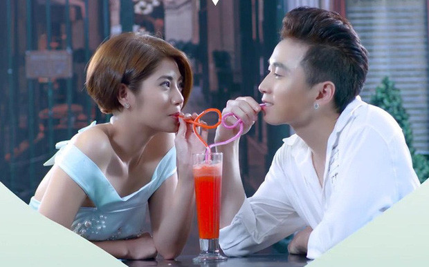 Cặp trai tài gái sắc luôn tâm niệm chuyện tình cảm tránh phô bày quá nhiều tránh việc bị săm soi và phát sinh những chuyện ngoài ý muốn.