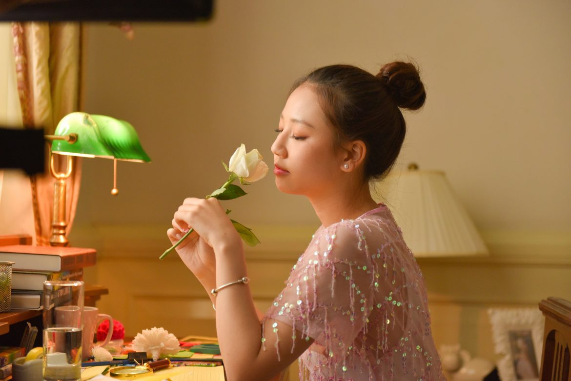 Nữ ca sĩ 10X này là một ”thiên kim tiểu thư” chính hiệu. Ngoài những giờ phút tập luyện nghệ thuật, Amee thường xuyên đi du lịch, ăn uống ở những nhà hàng sang trọng, mua sắm hàng hiệu… Mời quý độc giả đón xem thêm video AMEE "cân" hết dàn công chúa cổ tích - Nguồn: VTC NOW