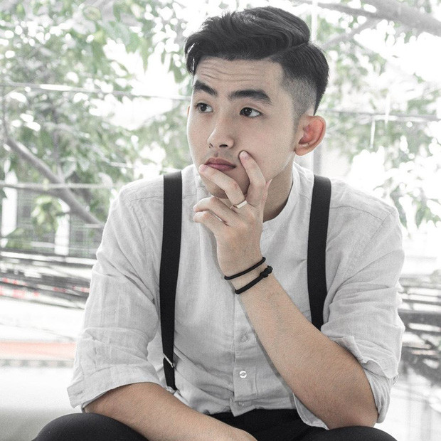 Ngoài đời, chàng trai này có ngoại hình cực chuẩn và gương mặt không khác gì idol Hàn Quốc.