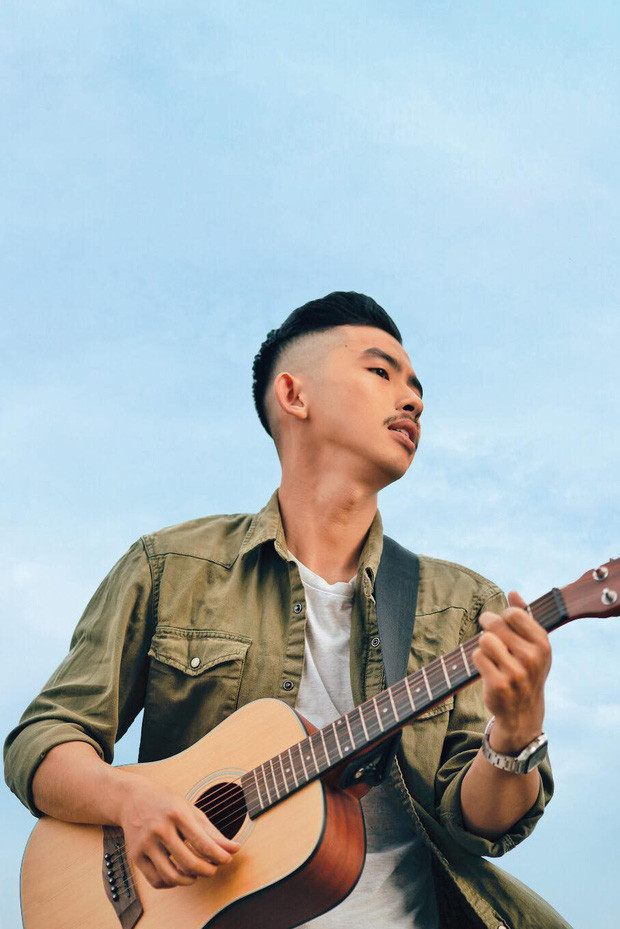 Quốc Hoàng từng đóng nam chính bộ phim Trời Sáng Rồi, Ta Ngủ Đi Thôi được công chiếu vào năm ngoái. Trong bộ phim này, khán giả ấn tượng với hình ảnh anh vào vai nhân vật Tâm đam mê đàn hát và mang trong mình những bí mật không biết chia sẻ cùng ai.