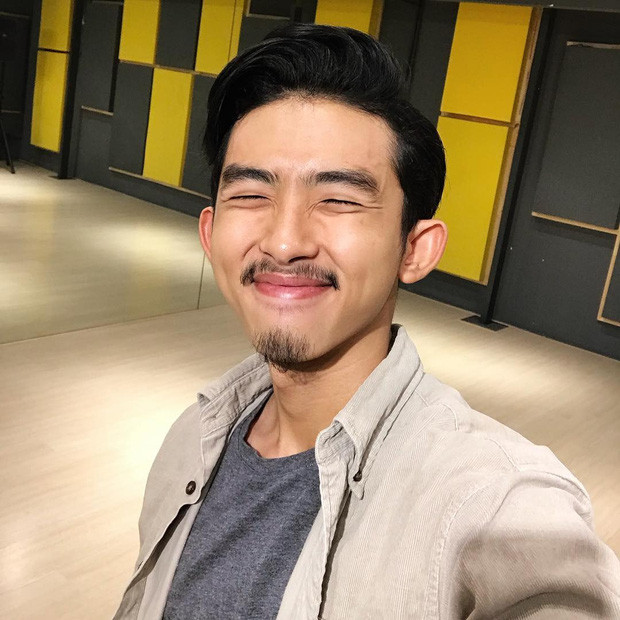 Ở thời điểm hoá thân vào nhân vật trong phim, Hà Quốc Hoàng đã gây sốc với tạo hình già dặn hơn tuổi thật khi gắn với bộ râu.