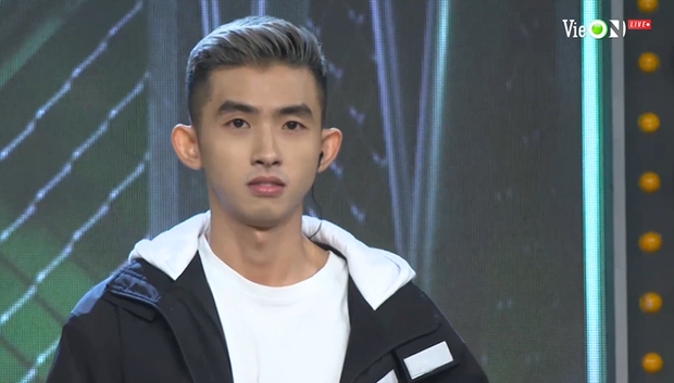 Ngay sau khi kết thúc tập 4 Rap Việt, chương trình đã nhanh chóng "nhá hàng" về một số tiết mục sẽ xuất hiện trong tập 5 lên sóng vào tuần sau. Tâm điểm bất ngờ chính là một nam thí sinh có ngoại hình không thua gì tài tử Hàn Quốc.