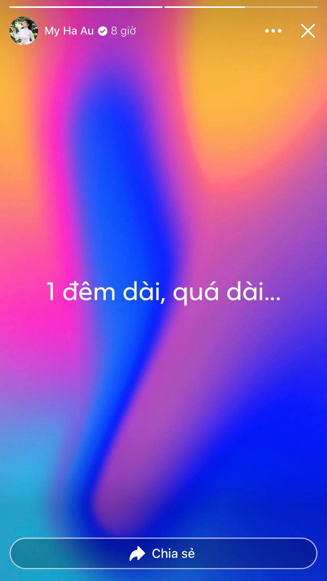 Cụ thể, nữ giảng viên viết: "Everything will be OK!" (Tạm dịch: "Mọi chuyện rồi sẽ ổn thôi!") và "1 đêm dài, quá dài..." gây chú ý.