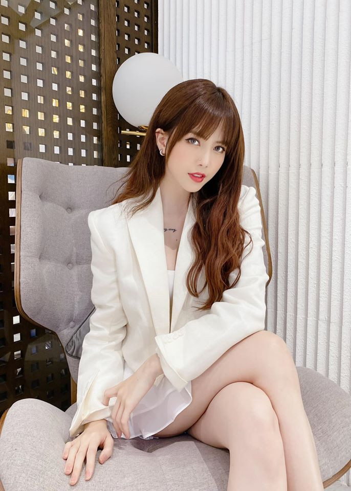 Thiều Bảo Trâm là một cô nàng cực kỳ có gu thời trang kịp xu hướng, không hề sai khi nói rằng người đẹp là một fashionista của giới trẻ Việt.