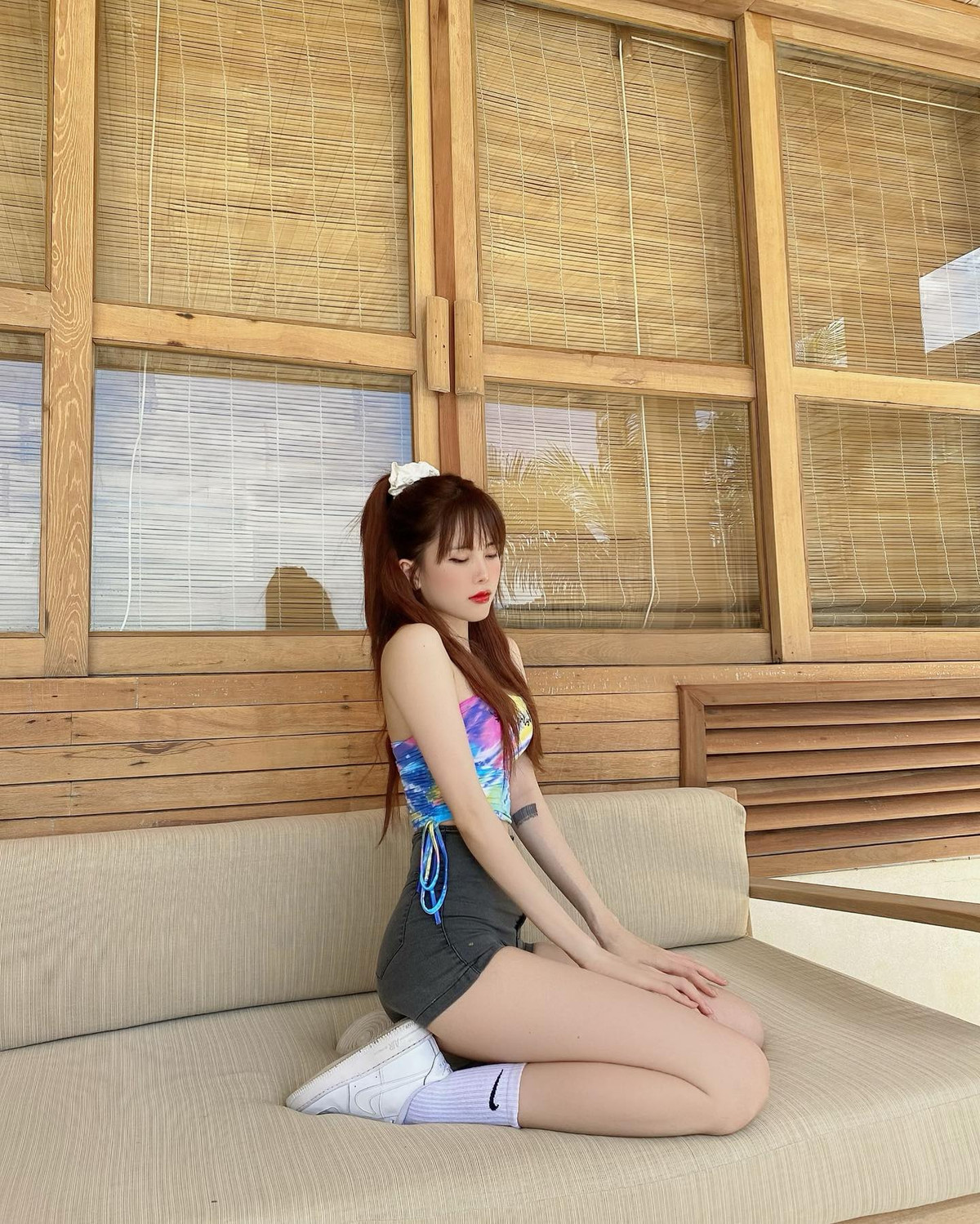 Qua những hình ảnh có thể thấy vóc dáng cô nàng rất thon gọn.