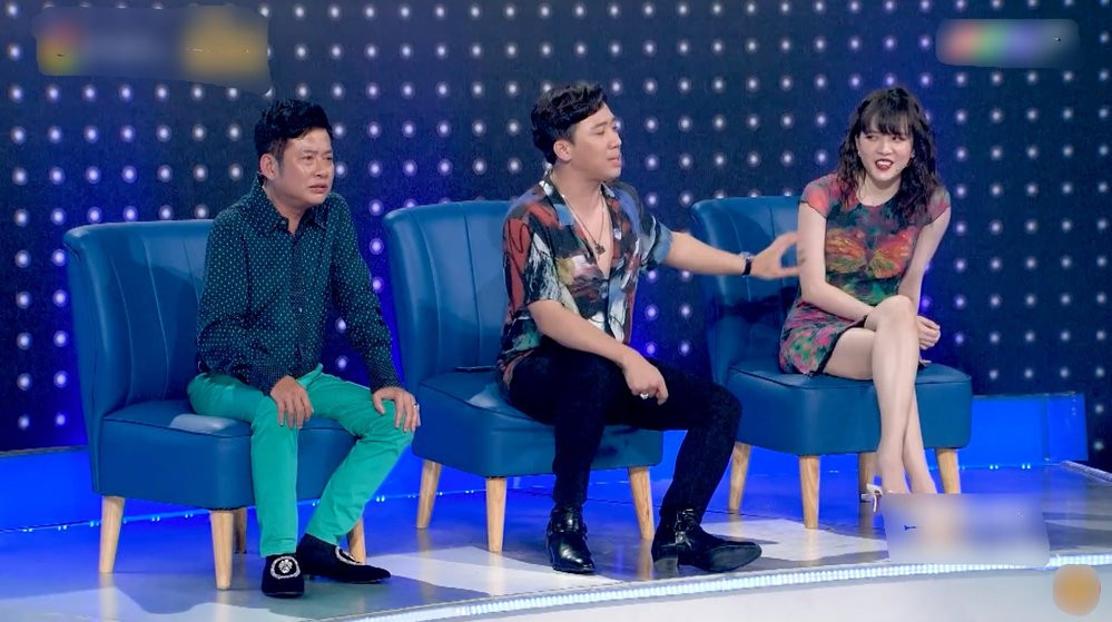 Với hình ảnh này, fan hâm mộ cũng không thể tin được là Thiều Bảo Trâm lại bị dìm nhan sắc đến mức này. Bình thường cô nàng xinh đẹp, trẻ trung bao nhiêu giờ lại khiến nhiều người thất vọng vì không khác gì một bà thím.