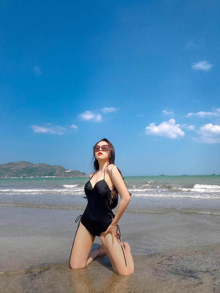 Trúc Lâm từng sở hữu ngoại hình mũm mĩm với cân nặng lên tới 70kg vào năm lớp 9 khi chỉ cao 1m60. Hiện tại cân nặng của cô nàng chỉ còn 49kg sau khi giảm 21kg.