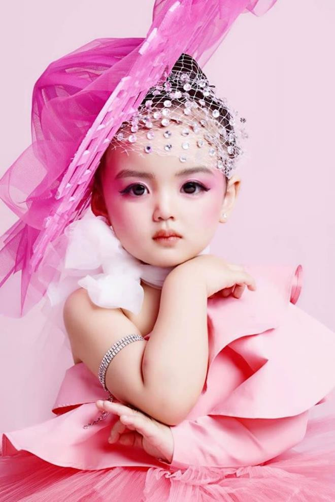 Giới thời trang hiện nay đã không còn xa lạ với người mẫu nhí Nguyễn Ngọc An Nhiên (tên thường gọi là Cherry).