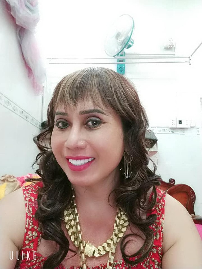 Đây là lần đầu tiên cô xuất hiện sau khi công khai phẫu thuật thẩm mỹ cách đây không lâu. Tuy nhiên, nhiều dân mạng tỏ ra bất ngờ trước nhan sắc mới khác biệt này.