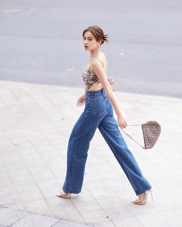 Hay hot girl Trương Hoàng Mai Anh diện mốt quấn khăn thành áo với quần ống rộng cạp cao dạo phố khiến người qua đường chết mê chết mệt.