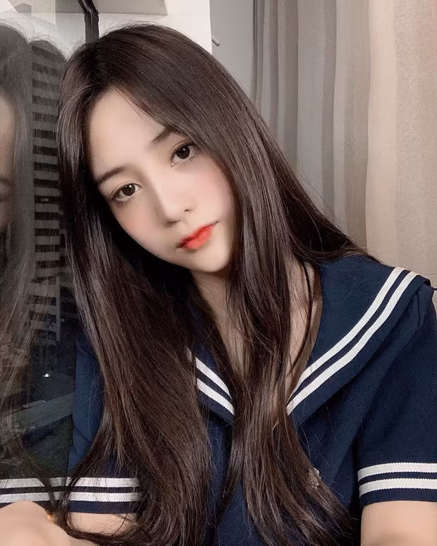 Theo nhiều người, hot girl 9x này có nét giống Lưu Diệc Phi - thần tiên tỷ tỷ xứ Trung.