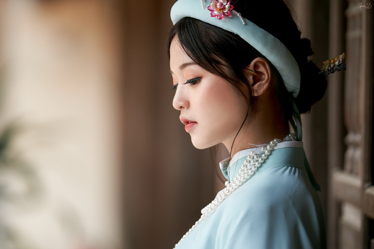 Ngay từ khi học cấp 2, năm nào Linh cũng góp mặt trong đội tuyển học sinh giỏi của trường và giành nhiều thành tích với môn Lịch sử và Văn học.