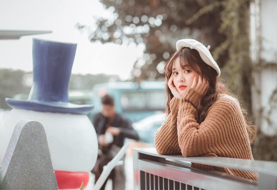 Một việc quan trọng nữa mà Khánh Linh luôn chú trọng chính là việc chăm sóc bản thân để ngoại hình luôn xinh đẹp, giúp cô bạn tự tin trong cuộc sống trong công việc. Mời quý độc giả đón xem thêm video Hái ra tiền nhờ danh xưng hot girl - Nguồn: KÊNH VTC1