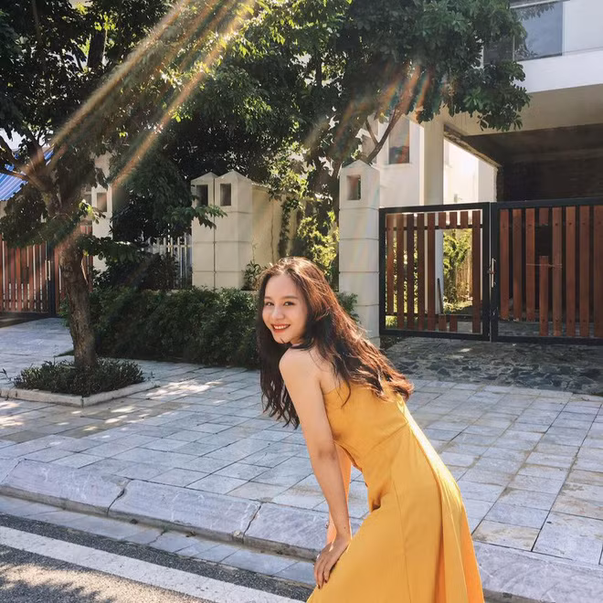 Mỹ Anh - cựu nữ sinh trường THPT Phan Đình Phùng, Hà Nội từng khiến nhiều người xao xuyến bởi vẻ đẹp cực phẩm khi lọt vào ống kính trong các buổi lễ khai giảng hay bế giảng.