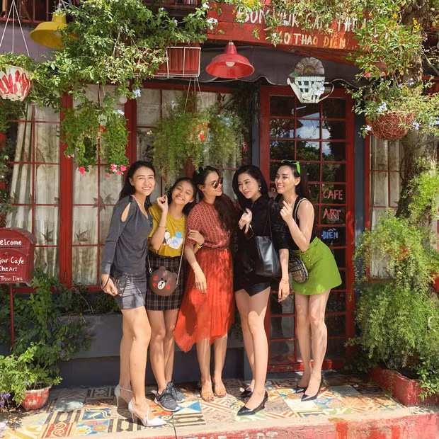 Người đẹp sinh năm 1999, đến từ TP HCM được biết đến là cháu gái của nữ diễn viên Trang Nhung.