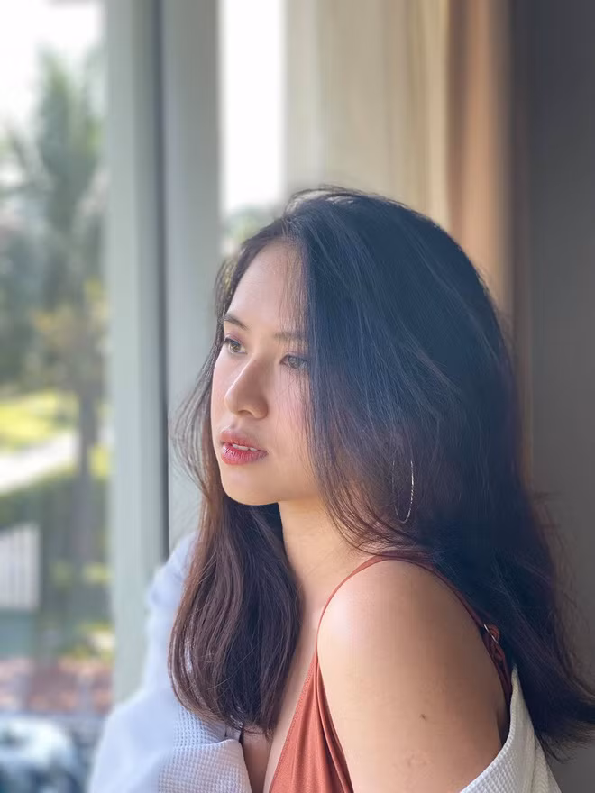 Vóc dáng chuẩn đồng hồ cát của nữ sinh 10X khiến người nhìn khó có thể rời mắt.