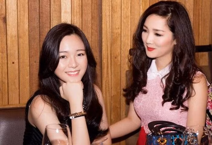 "Ái nữ triệu đô" từng là sinh viên ngành Tiếp thị tại Đại học Lehigh tại Pennsylvania, Mỹ. Đây là ngôi trường nằm trong top cao về đào tạo tiếp thị ở Mỹ.