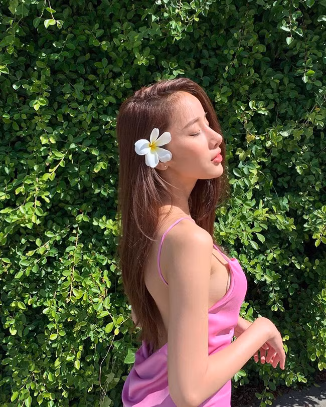 Pichana có số đo 3 vòng chuẩn 83-55-84.