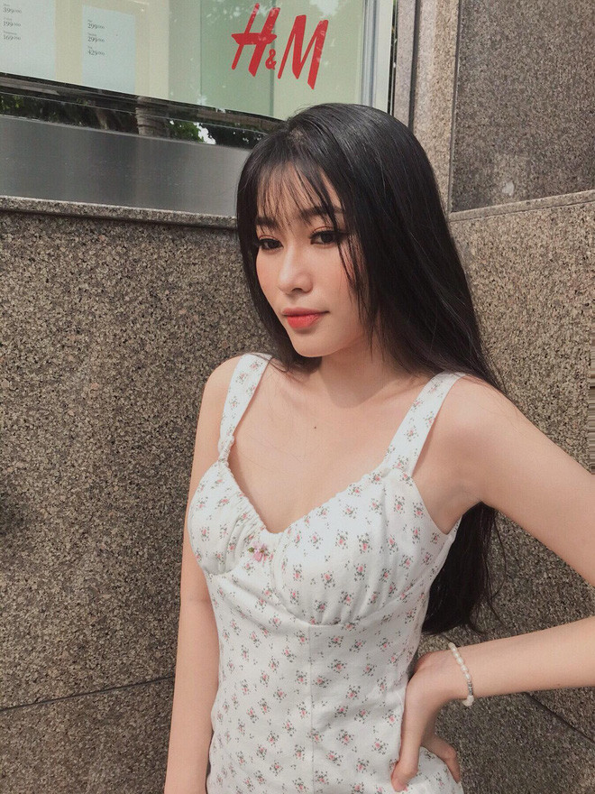 Mái tóc đen dài mượt là một trong những điểm nhấn của An Khương.