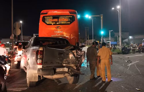 Xe buyt tong hang loat oto, xe may, 1 nguoi tu vong-Hinh-4