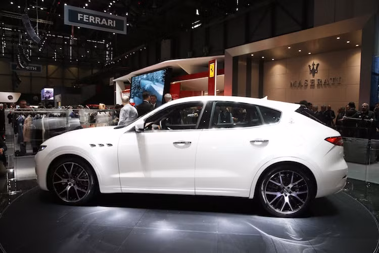 Theo hãng xe sang Ý, Levante đạt tỉ lệ phân phối trọng lượng trước/sau hoàn hảo (50/50). Xe được trang bị hệ thống treo trước dạng wishbone kép, treo sau đa điểm với 4 giảm xóc khí điều khiển điện tử 5 chế độ.