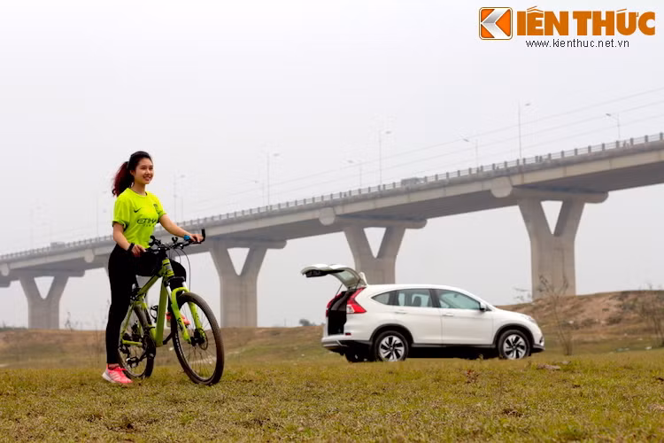 Tại Việt Nam, CR-V bản 2.0AT đang có giá 1,008 tỷ, trong khi CR-V 2.4AT là 1,158 tỷ đồng.