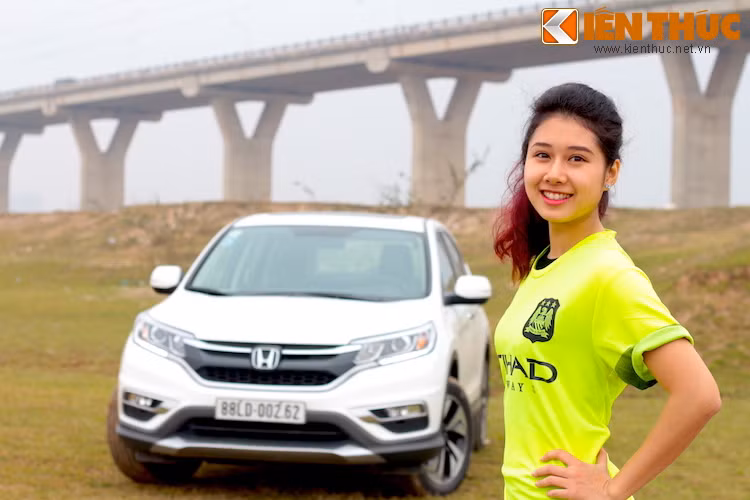  Honda CR-V phiên bản 2015 thế hệ 4 được thiết kế với sự kết hợp tổng hòa của các yếu tố hiệu quả, tiện dụng, đáng tin cậy đã chiếm được cảm tình của khách hàng.