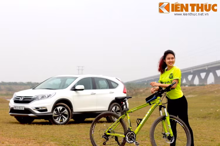 Hiện tại, những thông tin chi tiết của CR-V 2.4l bản cao cấp chưa được Honda Việt Nam hé lộ nhiều; hãng chỉ cho biết rằng chiếc xe này sẽ ra mắt khách hàng trong thời gian tới.