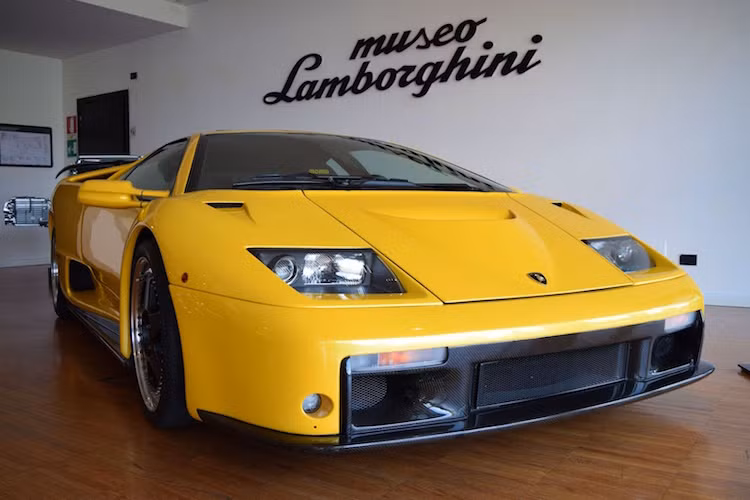 Phiên bản đỉnh cao nhất của Diablo là Diablo GTR, được ra đời trong giai đoạn Lamborghini được Audi mua lại, và dần trở nên thành công sau khi liên tục được "sang tên đổi chủ".