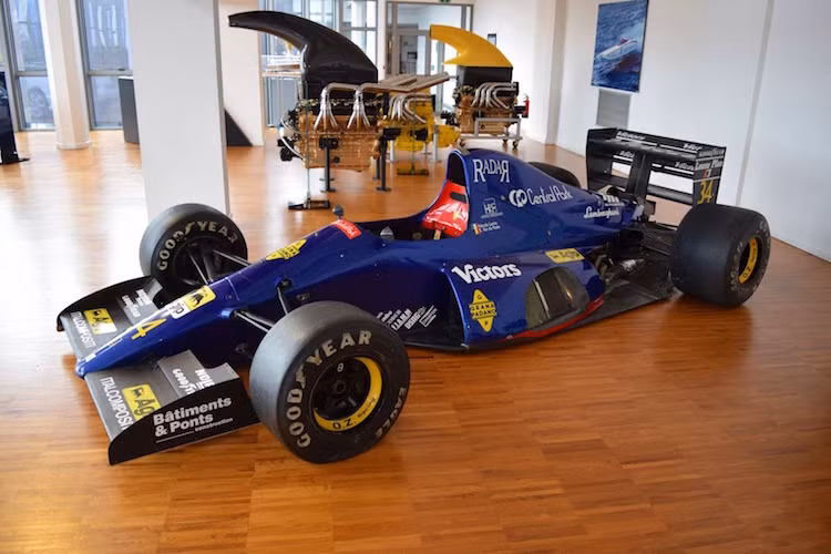 Vào giai đoạn này, Lamborghini cũng bắt đầu "nhúng chân" vào F1, ban đầu là một nhà cung cấp động cơ, sau đó có một đội đua riêng. Tuy nhiên do không thành công và gặp khó khăn về tài chính, hãng đã nhanh chóng rút khỏi công thức 1.