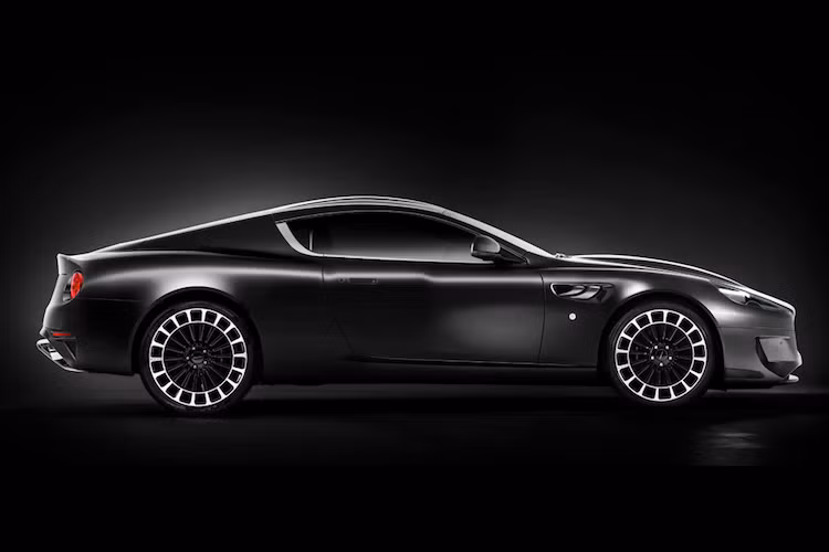 Dù dựa trên chassis của Aston Martin DB9 nhưng ngoài đèn pha, thiết kế của Vengeance đã được thay đổi hoàn toàn để trở nên mạnh mẽ hơn nhưng không làm mất đi chất thanh lịch vốn có.