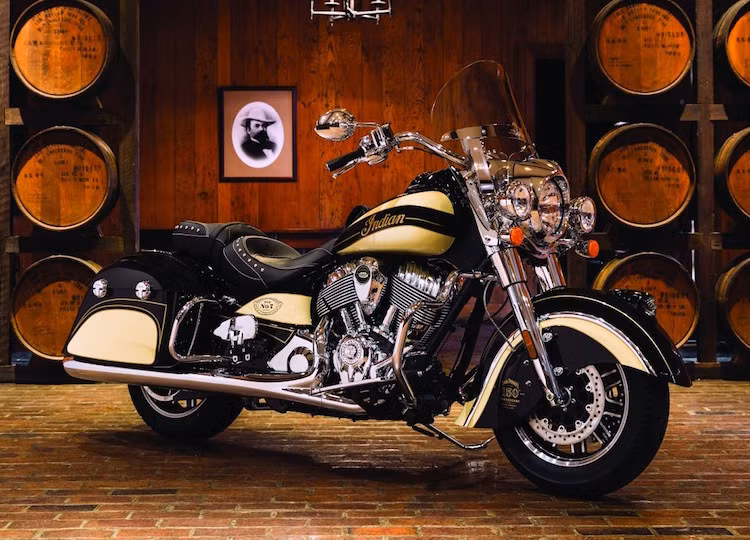 Mỗi chiếc Indian Jack Daniel's sẽ được sơn hoàn toàn bằng tay và hoàn thiện bởi tay độ Brian Klock từ xưởng Klock Werks.