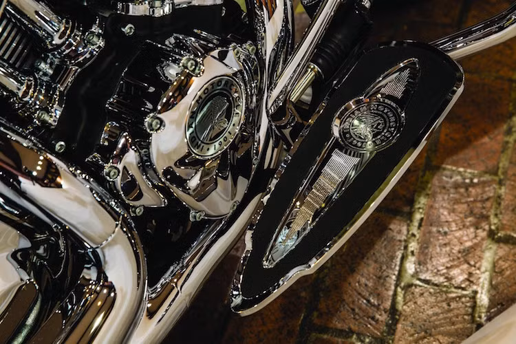 Cả 2 dòng xe đều có khối động cơ Thunderstroke SOHC V-Twin hoàn toàn mới, với dung tích lên tới 1811 cc. Công suất tối đa của động cơ không được công bố, tuy nhiên mô-men xoắn của nó đạt tới 161 Nm.