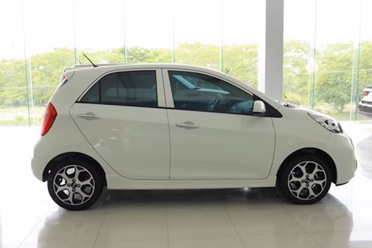 Ngoại trừ phiên bản thấp nhất có động cơ chỉ 1l, mọi phiên bản còn lại của Morning tại Việt Nam đều có động cơ xăng Kappa 1,25 lít 4 xi-lanh thẳng hàng DOHC 86 mã lực, đi kèm hộp số sàn 5 cấp hoặc số tự động 4 cấp.