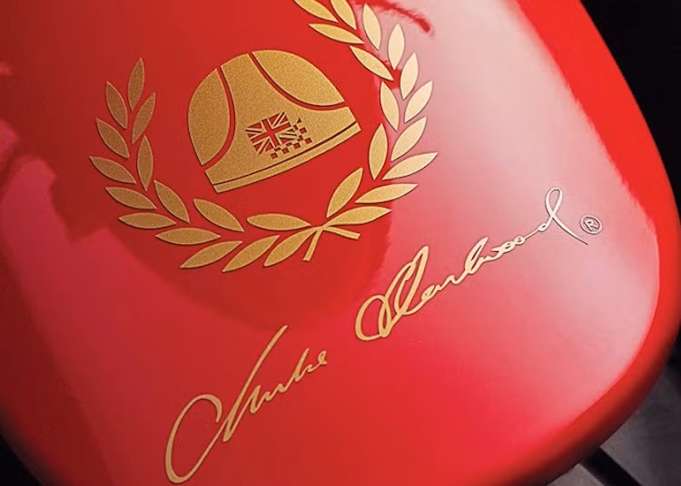 Vào năm ngoái, Ducati Thái Lan cũng đã tạo ra một series Scrambler Paul Smart đặc biệt. Sau đó vào tháng 10/2015, cuộc gặp gỡ giữa bà Pauline Hailwood - vợ của Mike Hailwood và Apichat Leenutaphong - Giám đốc Ducati Thái Lan đã dẫn tới sự ra đời của Ducati Scrambler Mike Hailwood Edition.