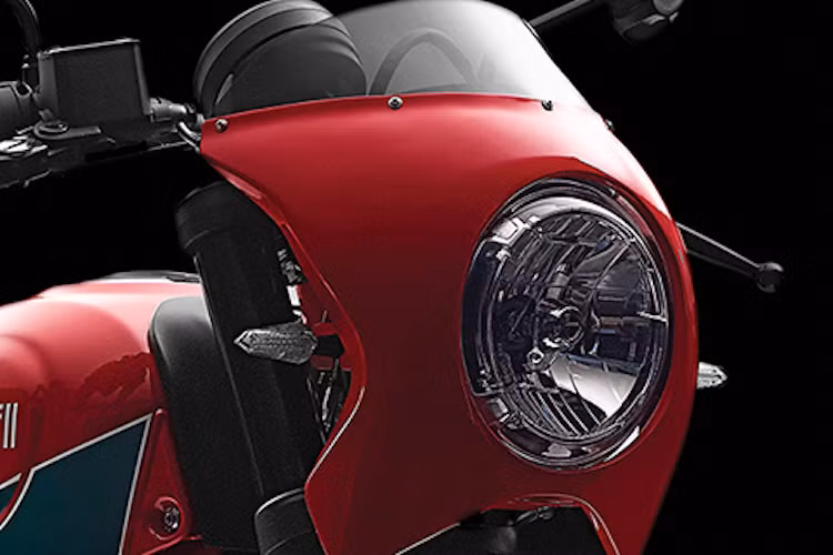 Dựa trên cơ sở Ducati Scrambler Icon 803, Ducati Scrambler Mike Hailwood Edition có một loạt các thay đổi lấy cảm hứng từ chiếc 900SS của Mike Hailwood năm xưa. Đầu tiên, ở phía trước chiếc xe là một quây gió nhỏ nằm ôm xung quanh đèn pha tròn cổ điển.