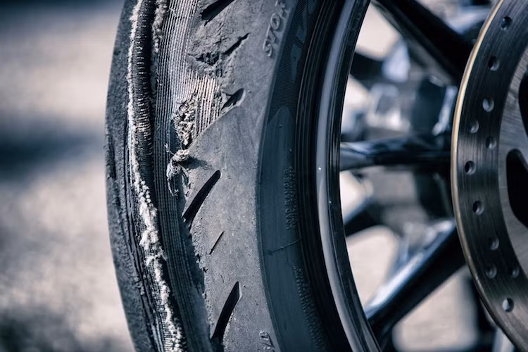 Trên thực tế, Dryden cho biết anh có thể "đốt lốp" lâu hơn nữa nếu như chiếc lốp sau của xe có thể "sống sót" lâu hơn. Tuy nhiên, sau 7 vòng ở đường đua Orlando, lốp sau của chiếc Octane đã hoàn toàn bị phá hủy.