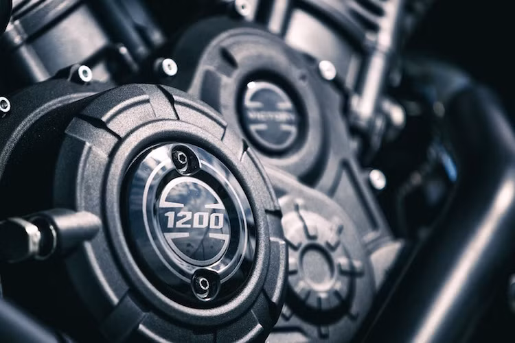 "Trái tim" của Octane là khối động cơ 1179,3 cc V-Twin, làm mát bằng nước mới với hành trình xi-lanh 101 x 73,6 mm. Với động cơ này, Octane có thể đạt công suất tối đa 103 mã lực ở vòng tua 8000 rpm và mô-men xoắn cực đại 99 Nm ở 6000 rpm - dễ dàng để có thể thực hiện những cú "đốt lốp".