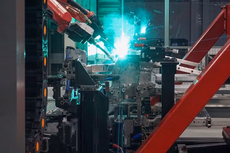 Phải cần tới 850-900 mối hàn, cùng với 35 mét dây thép hàn mới có thể tạo ra chassis cho một chiếc NSX.