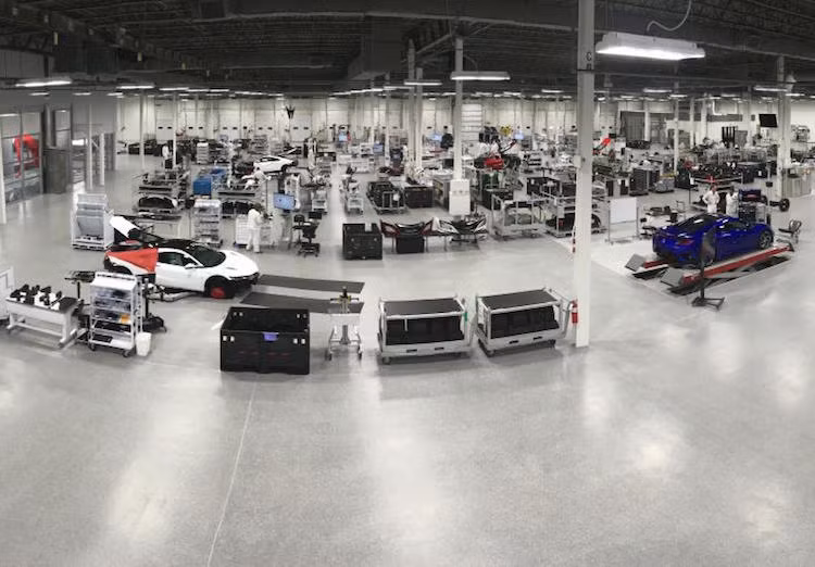 Mọi chiếc NSX đều sẽ được sản xuất hoàn toàn trong trung tâm Performance Manufacturing Centre của Honda nằm ở Marysville, Ohio, Mỹ. Trung tâm này được trang bị tới 8 robot hàn MIG, có tổng vốn đầu từ 70 triệu USD chỉ để sản xuất chiếc xe.