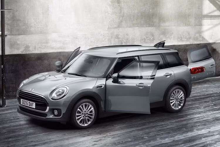 Trong tháng 3 này, MINI Clubman sẽ được ra mắt chính thức tại thị trường Việt Nam để nhằm vào các đối thủ như Range Rover Evoque, Mercedes GLA hay Audi Q3.